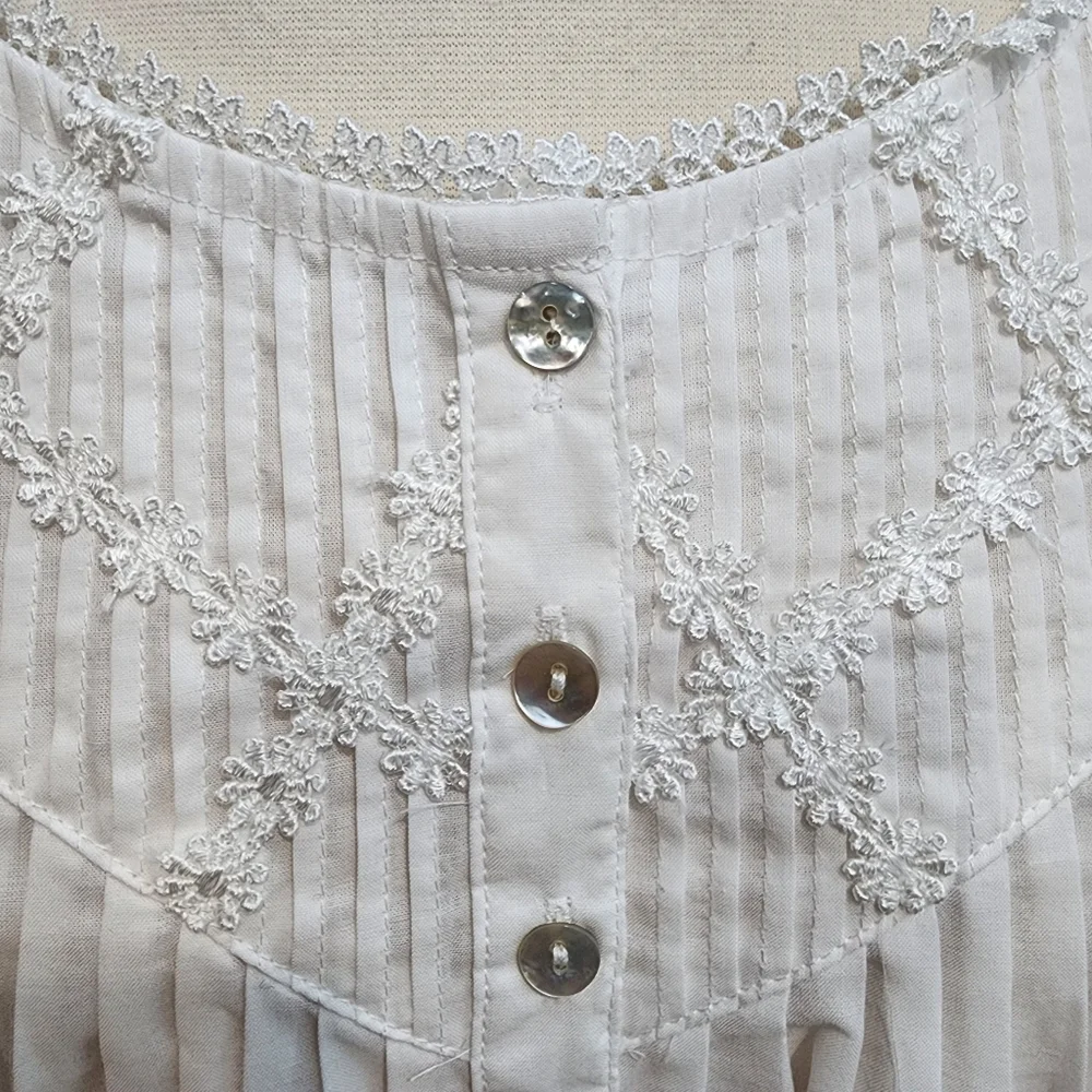 Eileen West Cotton Daisy Lace-Trim Nightgown Pin Tuck Mother of Pearl Buttons - Picture 4 of 11